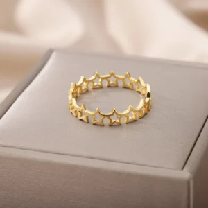 Bague entourée d'étoiles dorée