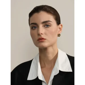 Boucles d'oreilles étoile minimalistes arrondies dorées