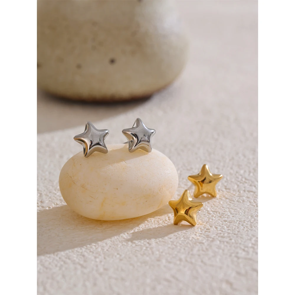 Boucles d'oreilles étoiles argentées minimalistes