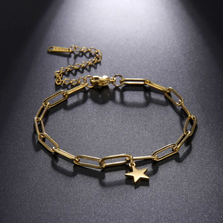 Bracelet à chaîne avec pendentif étoile doré
