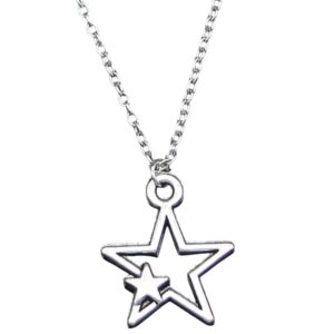 Collier avec étoiles argentées