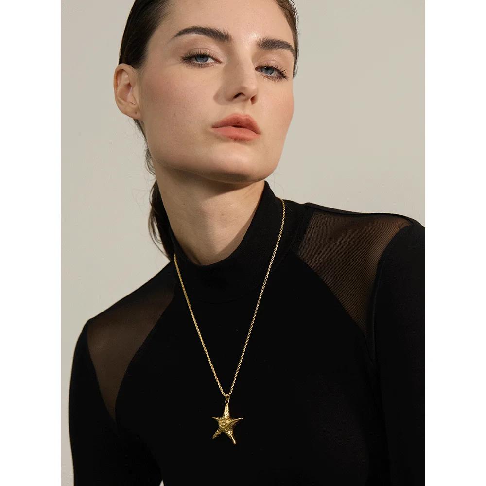 Collier etoile de mer dorée tourbillon