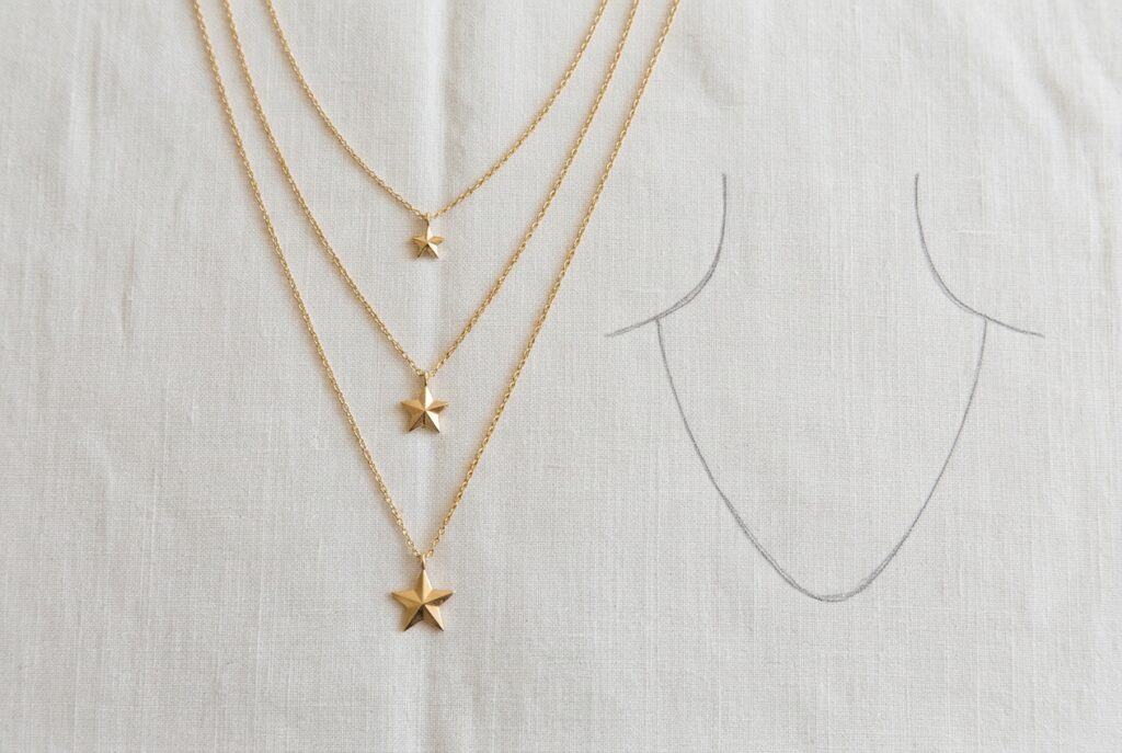 Bijou étoile et morphologie du cou collier court ou long - illustration